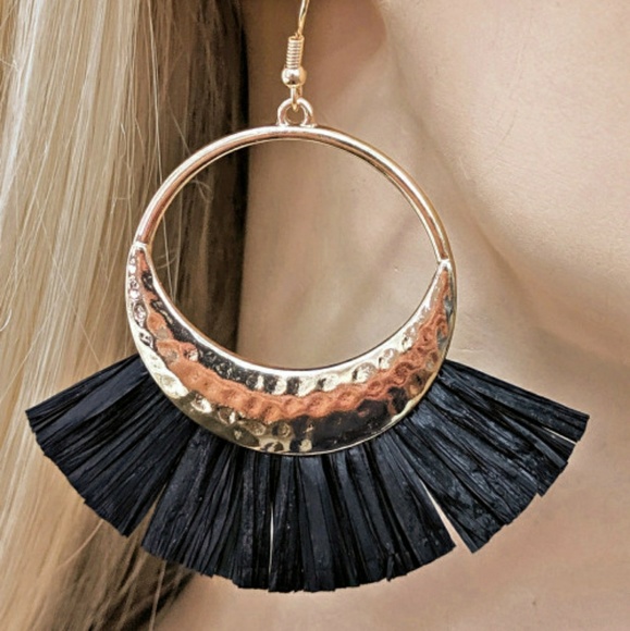 NEW GOLD BLACK RAFFIA FASHION EARRINGS - Picture 2 of 2